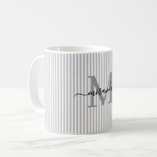 Moderne graue Streifen-Monogramm-Name Kaffeetasse (Vorderseite Links)