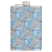 Moderne graue und blaue Holiday Snowflakes Muster Flachmann (Vorderseite)