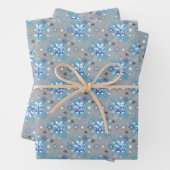 Moderne graue und blaue Holiday Snowflakes Muster Geschenkpapier Set (Beispiel)