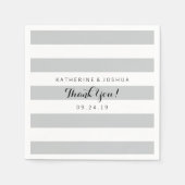 Moderne graue und weiße Streifen Hochzeit Serviette (Vorderseite)