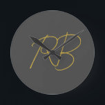 Moderne Gray Gold Color Monogram Initials Runde Wanduhr<br><div class="desc">Extrem minimalistisches Design. Ich empfehle Familie und Freunden. Sehr glücklich.</div>