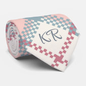 Moderne Gray Pink White Cross Stitch Initialen Krawatte (Gerollt)