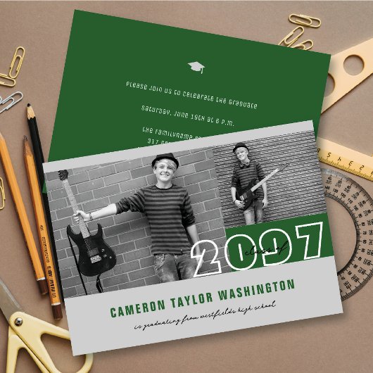 Moderne Green 2 Foto Block Simple Graduation Party Einladung