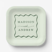 Moderne Green Wavy Frame Wedding Pappteller (Vorderseite)