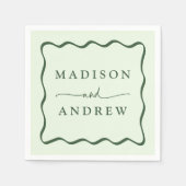 Moderne Green Wavy Frame Wedding Serviette (Vorderseite)