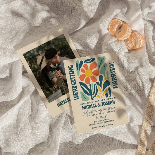 Moderne Groovy floral farbenfrohe Retro Bold Weddi Einladung