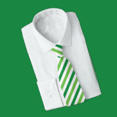 Moderne, grün und weiß gestreift, frisch krawatte