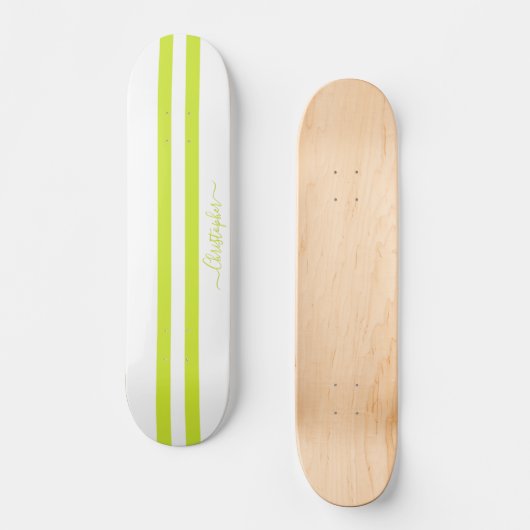 Moderne, grün-weiße Streifen Mit Monogramm Skateboard (Vorderseite)