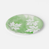 Moderne grüne Aquarell- und Ahorn-Blätter Pappteller (Schrägansicht)