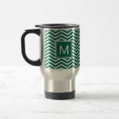 Moderne grüne Chevronen mit Monogramm Reisebecher (Links)