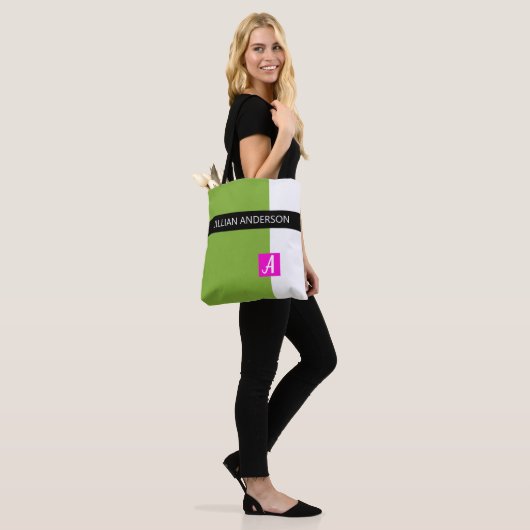Moderne grüne Farbe Mit Monogramm blockiert Tasche (Am Model)