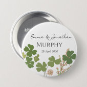 Moderne grüne Irische Leaf Clover Wedding Button (Vorne & Hinten)