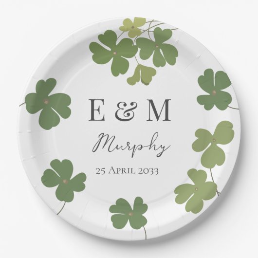 Moderne grüne Irische Leaf Clover Wedding Pappteller (Vorderseite)