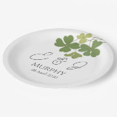 Moderne grüne Irische Leaf Clover Wedding Pappteller (Schrägansicht)