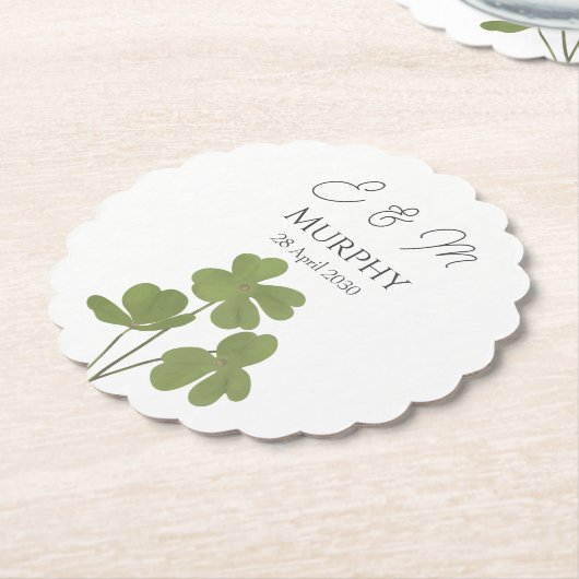 Moderne grüne Irische Leaf Clover Wedding Untersetzer (angewinkelt)