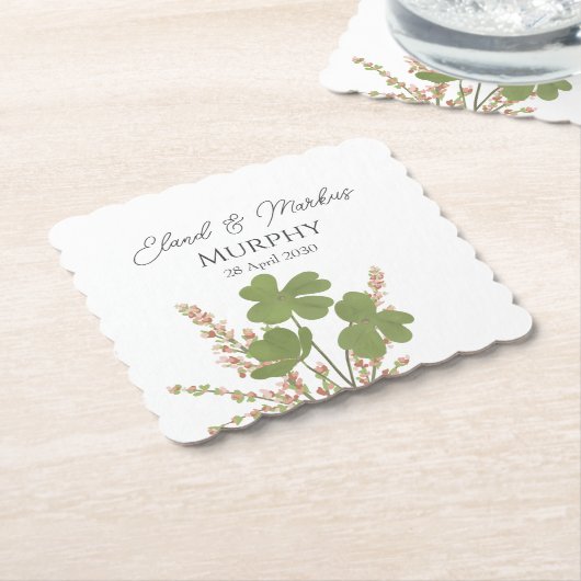 Moderne grüne Irische Leaf Clover Wedding Untersetzer (angewinkelt)