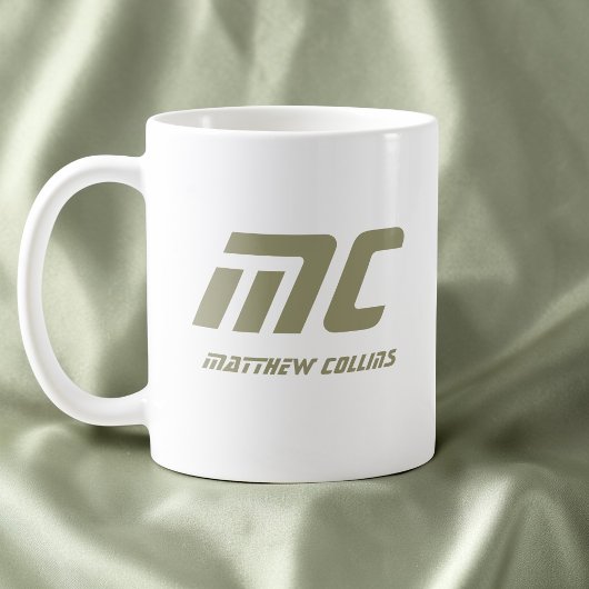 Moderne grüne Monogramm Name Minimaler Text Männer Kaffeetasse
