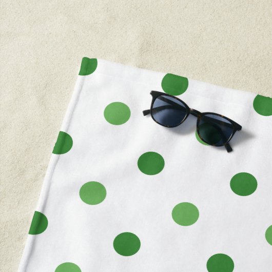Moderne grüne Polka-Punkte Strandtuch (Beispiel)