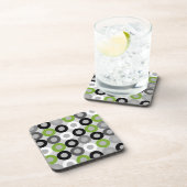 Moderne grüne, schwarz-weiße Punkte Kork-Untersetz Untersetzer (Rechte Seite)
