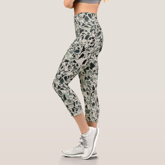Moderne grüne Terrazzo Capri Leggings (Links)