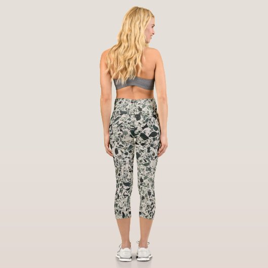 Moderne grüne Terrazzo Capri Leggings (Rückseite)