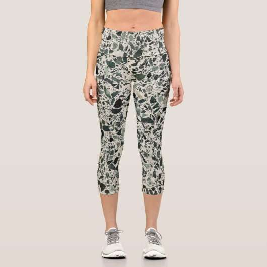 Moderne grüne Terrazzo Capri Leggings (Vorderseite)