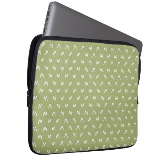 Moderne grüne und weiße Monogramm Laptopschutzhülle (Vorne Rechts)