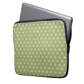 Moderne grüne und weiße Monogramm Laptopschutzhülle (Vorderseite Links)