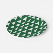 Moderne, grüne, weiße Baumuster-Feier Pappteller (Schrägansicht)