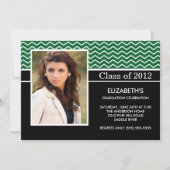 Moderne Grüne Zickzack Foto-Graduierung Einladung (Vorderseite)