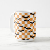 Moderne Halloween Spookobas Orange Checkerboard Kaffeetasse (Vorderseite Links)
