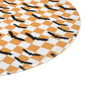Moderne Halloween Spookobas Orange Checkerboard Schneidebrett (Ecke)