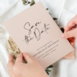Moderne handgeschriebene Hochzeitsankündigung Save The Date<br><div class="desc">Moderne klassische Typografie kühn Hochzeit speichern die Dattelkarte. Mit moderner,  eleganter Typografie und gestreiftem Backer-Design. Tan und Schwarz können individuell angepasst werden.</div>