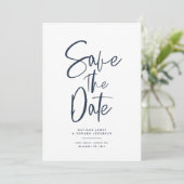 Moderne handgeschriebene Hochzeitstext Save The Date (Stehend Vorderseite)