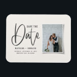 Moderne handgeschriebene monochrome Hochzeit von F Magnet<br><div class="desc">Moderne handgeschriebene monochrome Foto Hochzeit minimal Save the Date Hochzeitseinladung. Hintergrund- und Textfarbe können in den Anzug Ihres Stils geändert werden.</div>