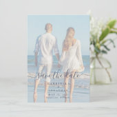 Moderne handgeschriebene Script-Foto-Hochzeit Save The Date (Stehend Vorderseite)