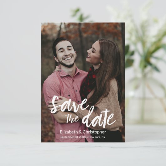 Moderne handgeschriebene, stilvolle Save the Date (Stehend Vorderseite)