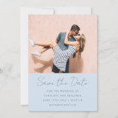 Moderne handgeschriebene, weiche blaue Hochzeitsfo Save The Date (Vorderseite)