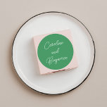 Moderne Handschrift Hochzeitschrift Grün Runder Aufkleber<br><div class="desc">Stilvolle moderne Handschrift für Hochzeitsskripte: Klassischer Rundsticker in Kelly Green</div>