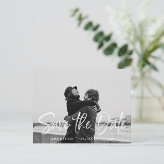Moderne Handschrift Pinsel Weiß Save the Date Foto Ankündigungspostkarte (Stehend Vorderseite)
