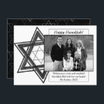 Moderne Hanukkah Schwarz-weißer Star von David Fot Feiertagskarte<br><div class="desc">Minimal klassisch schwarz Bar/Bat Mitzvah und Hanukkah modernen Star of David vor einem soliden Hintergrund schafft ein elegantes,  raffiniertes Design. Für andere koordinierende Farben oder passende Produkte,  besuchen Sie JustFharryn @ Zazzle.com oder kontaktieren Sie den Designer,  c/o Fharryn@yahoo.com Alle Rechte vorbehalten. #zazzlemade #christmasdecor</div>