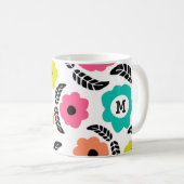 Moderne, helle Blume und Schwarzleder-Monogramm Kaffeetasse (VorderseiteRechts)
