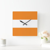 Moderne, helle, orange weiße Sommer Streifen Quadratische Wanduhr (Zuhause)