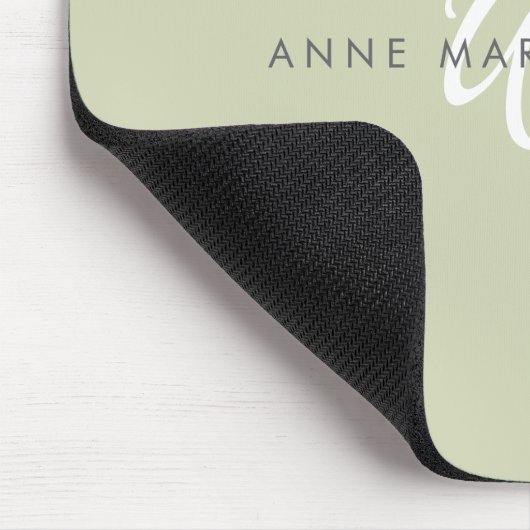Moderne Hellgrün-Weiße Skript-Monogramm Mousepad (Ecke)