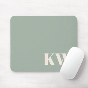 Moderne hellgrüne Monogramm-Initialen personalisie Mousepad