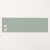 Moderne hellgrüne Monogramm-Initialen personalisie Yogamatte (Vorderseite (Horizontal))