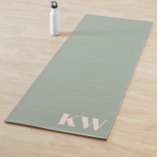 Moderne hellgrüne Monogramm-Initialen personalisie Yogamatte (Beispiel)