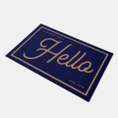 Moderne Hello Blue Gold Script Familienname Fußmatte (Schrägansicht)
