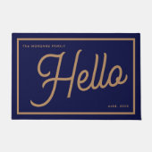 Moderne Hello Blue Gold Script Familienname Fußmatte (Vorderseite)