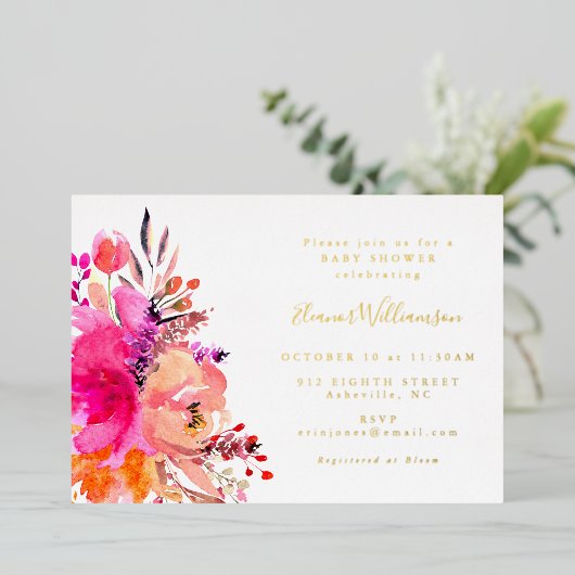 Moderne, hellrosa Blumendusche mit einfachem Baby- Folieneinladung (Stehend vorne)